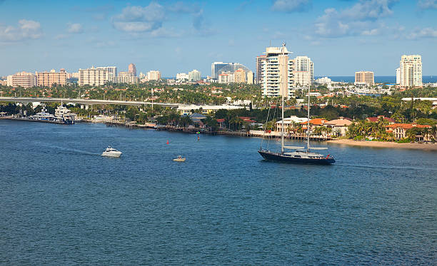istock Intercoastal Waterway in Ft. Lauderdale, Florida 537525544