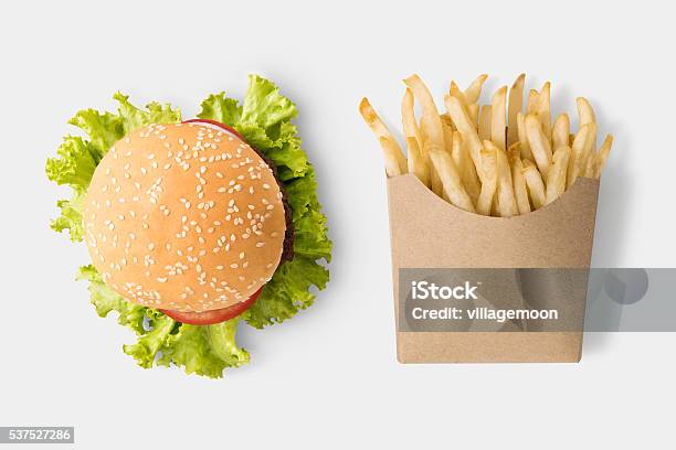 Concepto De Simulados Una Hamburguesa Y Papas Fritas Foto de stock y más banco de imágenes de Hamburguesa - Alimento