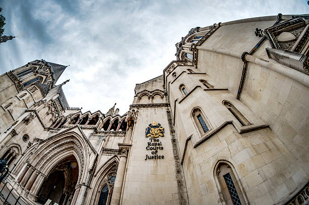 fasada royal tenisowe sprawiedliwości - royal courts of justice zdjęcia i obrazy z banku zdjęć