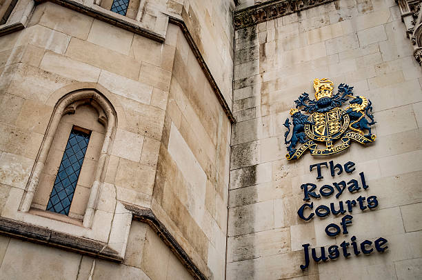 les tribunaux royal courts of justice à londres, angleterre - royal courts of justice photos et images de collection