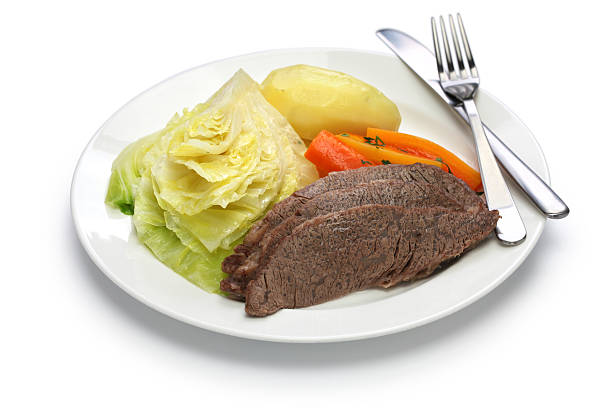 corned-beef e repolho - dinner corned beef irish culture st patricks day - fotografias e filmes do acervo