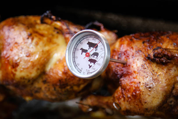termometro di pollo alla griglia - rotisserie roast chicken chicken roasted foto e immagini stock