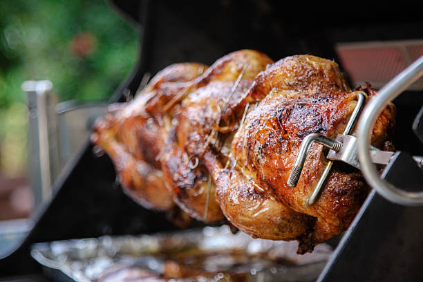 frango assado  - chicken rotisserie barbecue grill roast chicken - fotografias e filmes do acervo