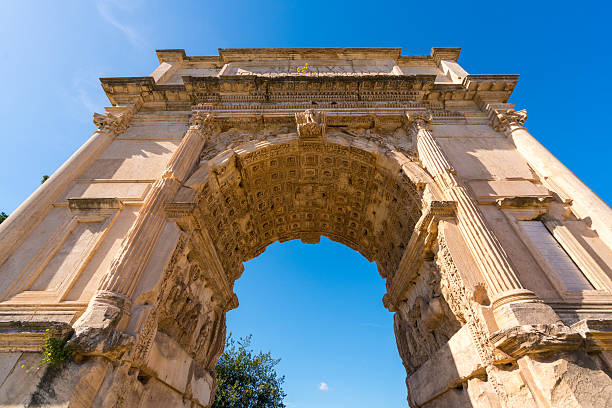 arco de tito em roma, itália - arch of titus imagens e fotografias de stock