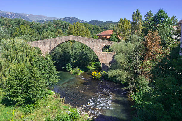 istock Medieval stone bridge, Sant Joan de les Abadesses 537548097