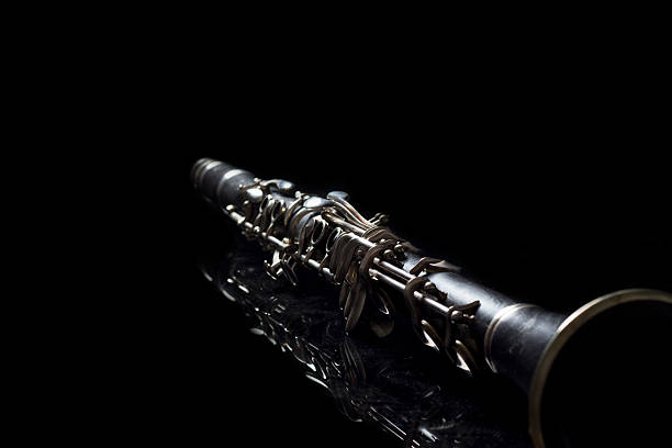 clarinette isolé sur noir - clarinette photos et images de collection