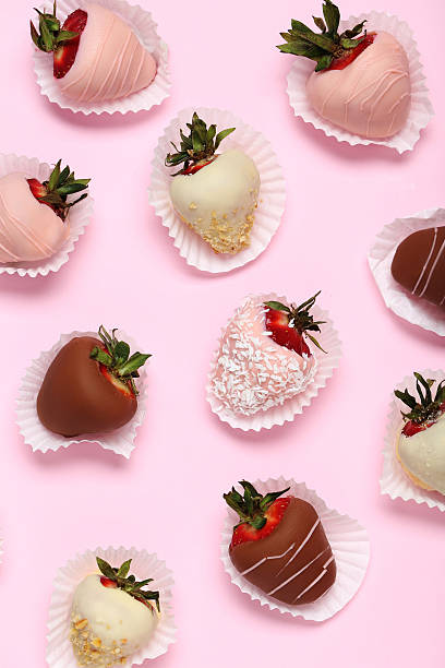 istock Strawberries covered in chocolate on a pink background 537551938