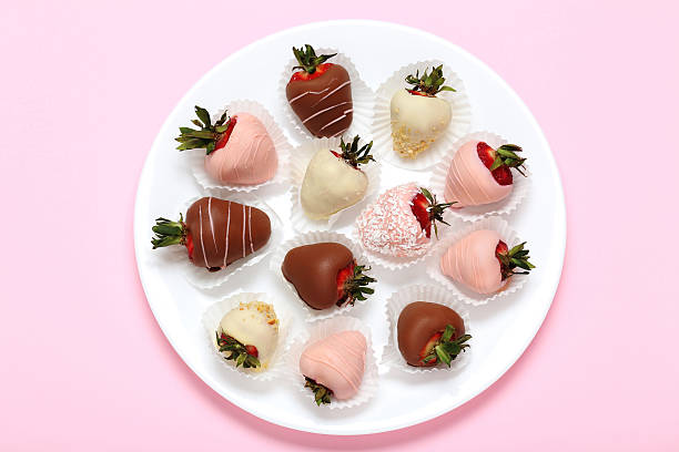 istock Strawberries covered in chocolate on a pink background 537551978