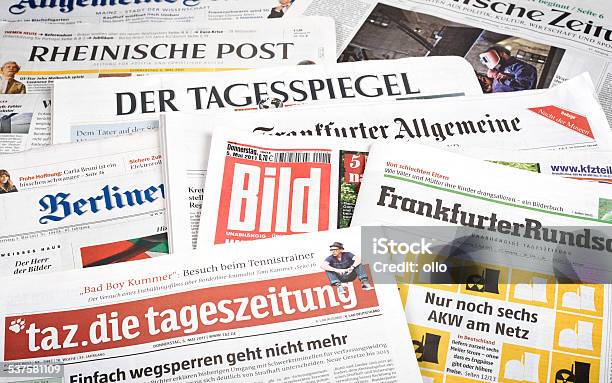 Prensa Revisión El Periódico Alemán Foto de stock y más banco de imágenes de Periódico - Periódico, Alemania, Comunicación global