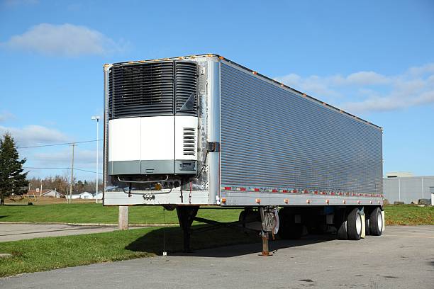 istock Semi-truck trailer 537594531