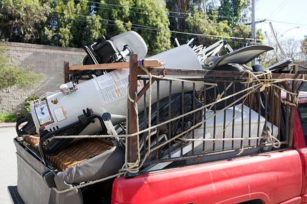 istock Junk in the Truck 537597279
