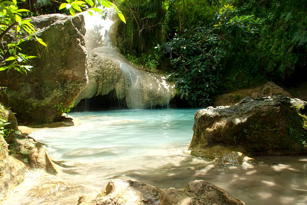 エラワンパークはがき - waterfall erawan tropical rainforest tree ストックフォトと画像