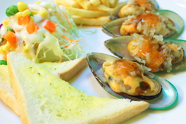 Roasted mussel with cheese