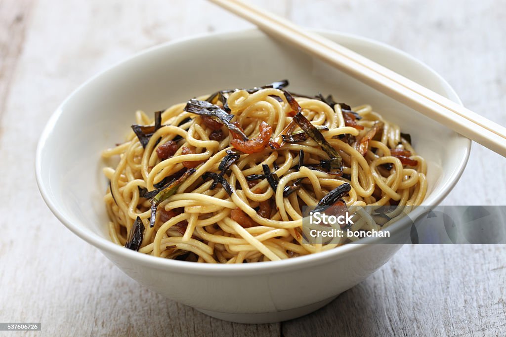 scallion oil noodles, Shanghai food noodles with scallion oil and soy sauce, chinese Shanghai food Breakfast Stock Photo