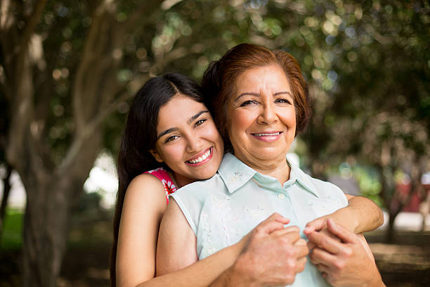 nieta agarrando su abuela hermético - teenage girls pretty smile looking at camera waist up fotografías e imágenes de stock