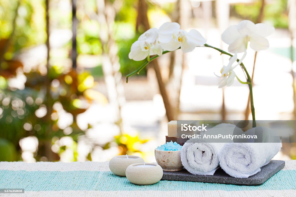 sala Tentación desagüe Spa Y Wellness Masaje Ajuste Con Velas Toalla Y Cálculos Foto de stock y más banco de imágenes de California - iStock sala Tentación desagüe Spa Y Wellness Masaje Ajuste Con Velas Toalla Y Cálculos Foto de stock y más banco de imágenes de California - iStock