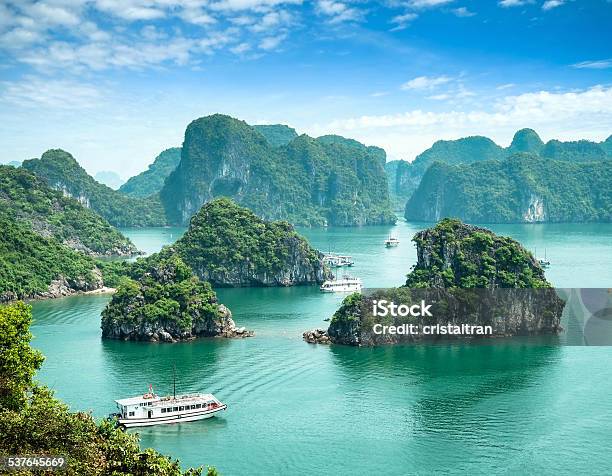 Halong Bay Vietnam Stock Photo - Download Image Now - Hạ Long Bay, Vietnam, Bay of Water