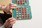 senior-frau-spielen-bingo.jpg?b=1&s=170x