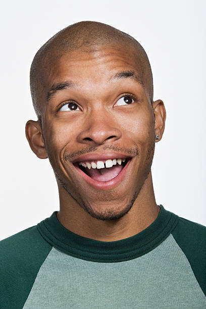 portrait of young adult african american man - kaal geschoren hoofd stockfoto's en -beelden