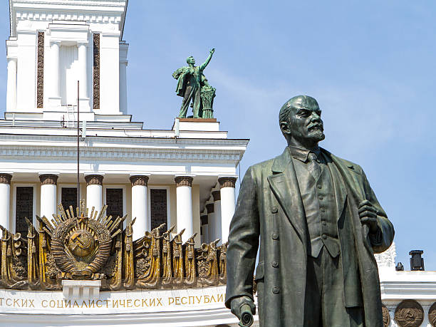 Lenin looks supicially at Stalin A statue of Vladimir Lenin at the All-Russia Exhibition Centre in Moscow vladimir lenin photos stock pictures, royalty-free photos & images