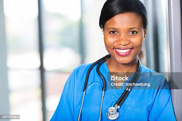 Mujer Profesional Médico Americano Africano Foto de stock y más banco de imágenes de Personal de enfermería - Personal de enfermería, Africano-americano, 2015