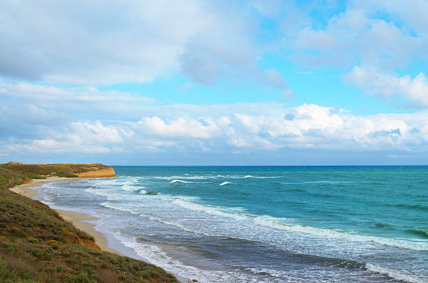 istock Beautiful seascape - sea horizon under sky 537702624