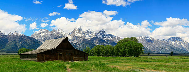 istock Old Barn at the Grand Tetons 537707814
