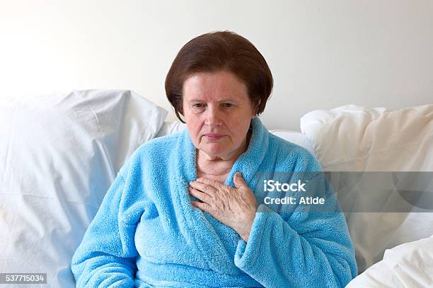 Foto de Tossir e mais fotos de stock de Adulto - Adulto, Alergia, Azul