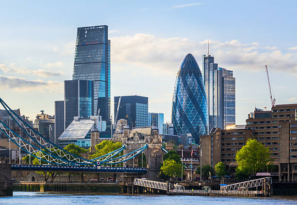 paisaje de la ciudad de london tower bridge - 30 st mary axe fotografías e imágenes de stock