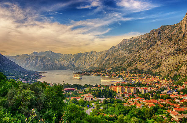 montenegro. baia di kotor - montenegro kotor bay fjord town foto e immagini stock