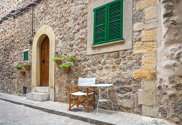 istock Beautiful street cafe in Valldemosa 537725368