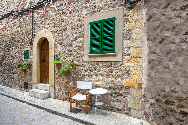 istock Beautiful street cafe in Valldemosa 537725884