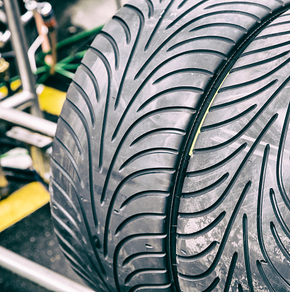 Car tyres with tread