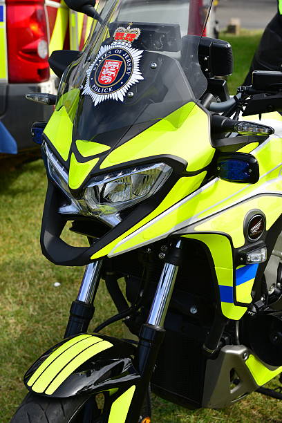 policía honda crossrunner vfr800 x roja, u. k. - vfr fotografías e imágenes de stock