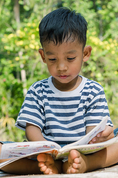 istock Asian Child Concentrate to Read A Book. 537815452
