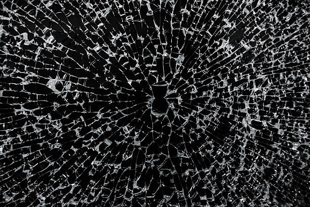 vidro quebrado - bullet hole hole glass destruction - fotografias e filmes do acervo