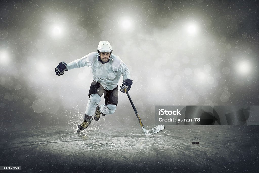 Jogador de hóquei no gelo, ao ar livre - Foto de stock de Hóquei royalty-free