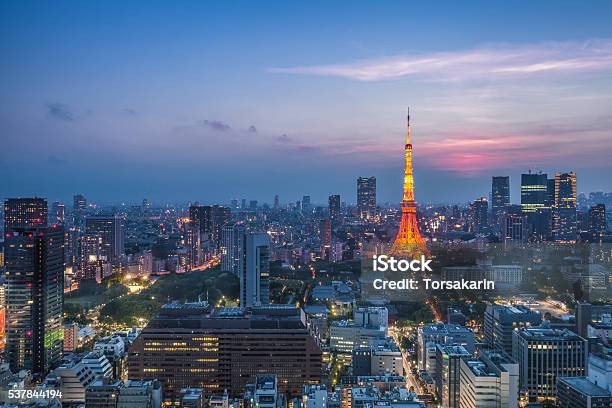 Photo libre de droit de Vue Sur La Ville De Tokyo Et La Tour De Tokyo banque d'images et plus d'images libres de droit de Tokyo Tower - Minato - Tokyo Tower - Minato, Coucher de soleil, Japon