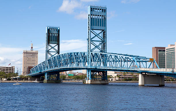 istock Lift Bridge over the St John River Jacksonville, Florida 537845270
