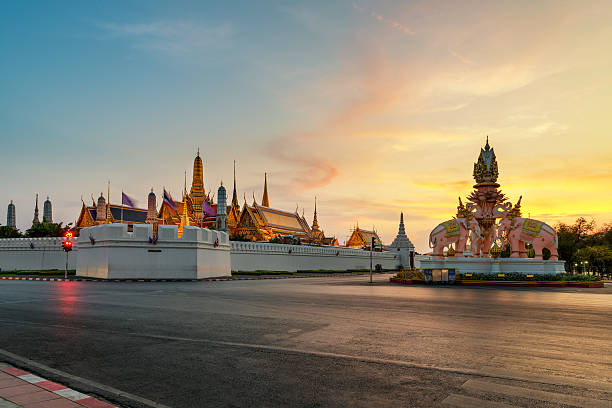 istock Wat phra keaw at sunset in Bangkok, Thailand. 537847498