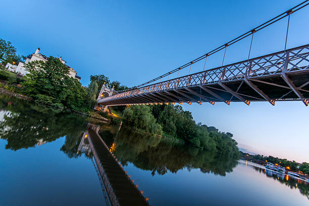 pont suspendu de chester - chester england dee river suspension bridge bridge photos et images de collection