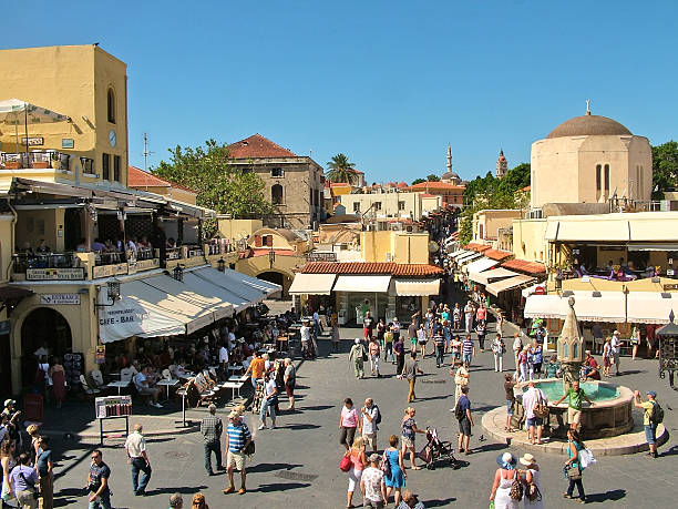 rhodes, grécia, o hipócrates praça da cidade velha - editorial built structure fountain town square imagens e fotografias de stock