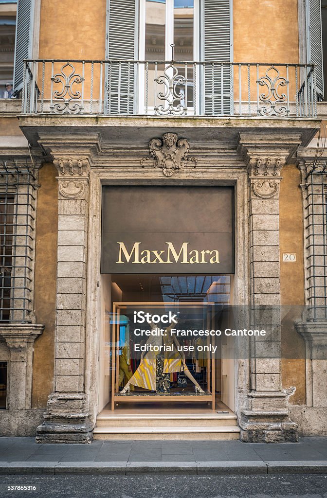 beloning Laat je zien Condenseren Max Mara Store In Via Dei Condotti Stock Photo - Download Image Now - Max  Mara, Arts Culture and Entertainment, Building Entrance - iStock