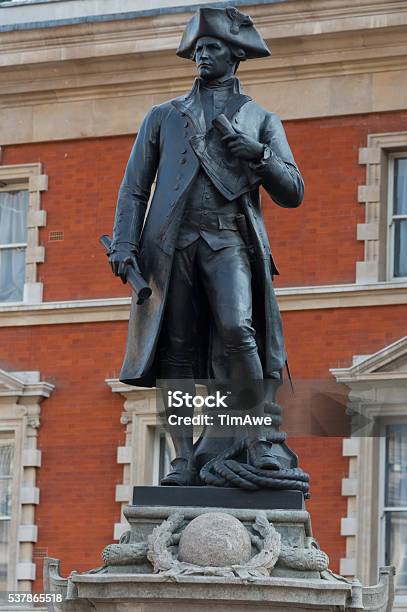 Captain James Cook Statue Stock Photo - Download Image Now - Arch - Architectural Feature, Architecture, Bay of Water