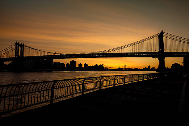 istock Twilight and silhouette of the Brooklyn Bridge 537873184