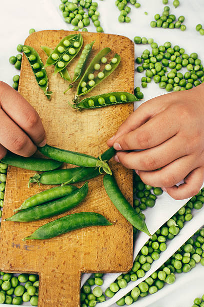istock Fresh raw green beans on a chopping board 537887118
