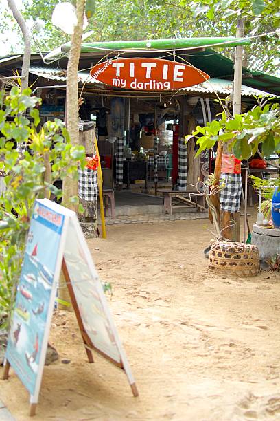 el restaurante en sanur beach bali - outdoors store beach bench fotografías e imágenes de stock