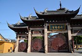 longhua-tempel-eingang-shanghai.jpg?b=1&s=170x170&k=20&c=I770zK1x6lVl6Q8okig8hBu1NdMlNzeCIGdHs9jyb6I=
