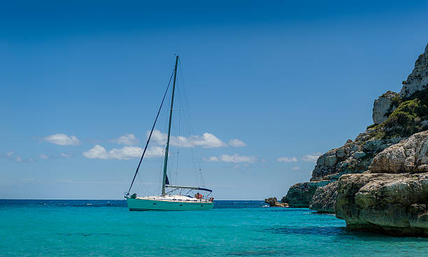 istock Sailing yacht at the horizon 537894291