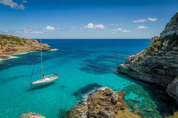 istock Dreamy bay seascape 537924477
